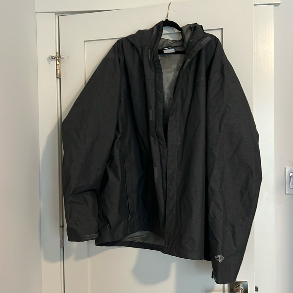 Men’s Columbia rain coat